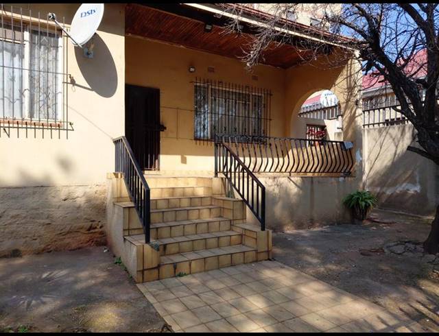 10 BEDROOM HOUSE FOR SALE IN YEOVILLE
